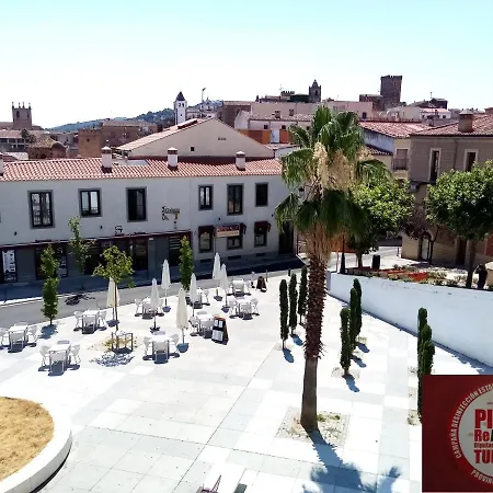Apartamentos Turisticos La Garza Caceres